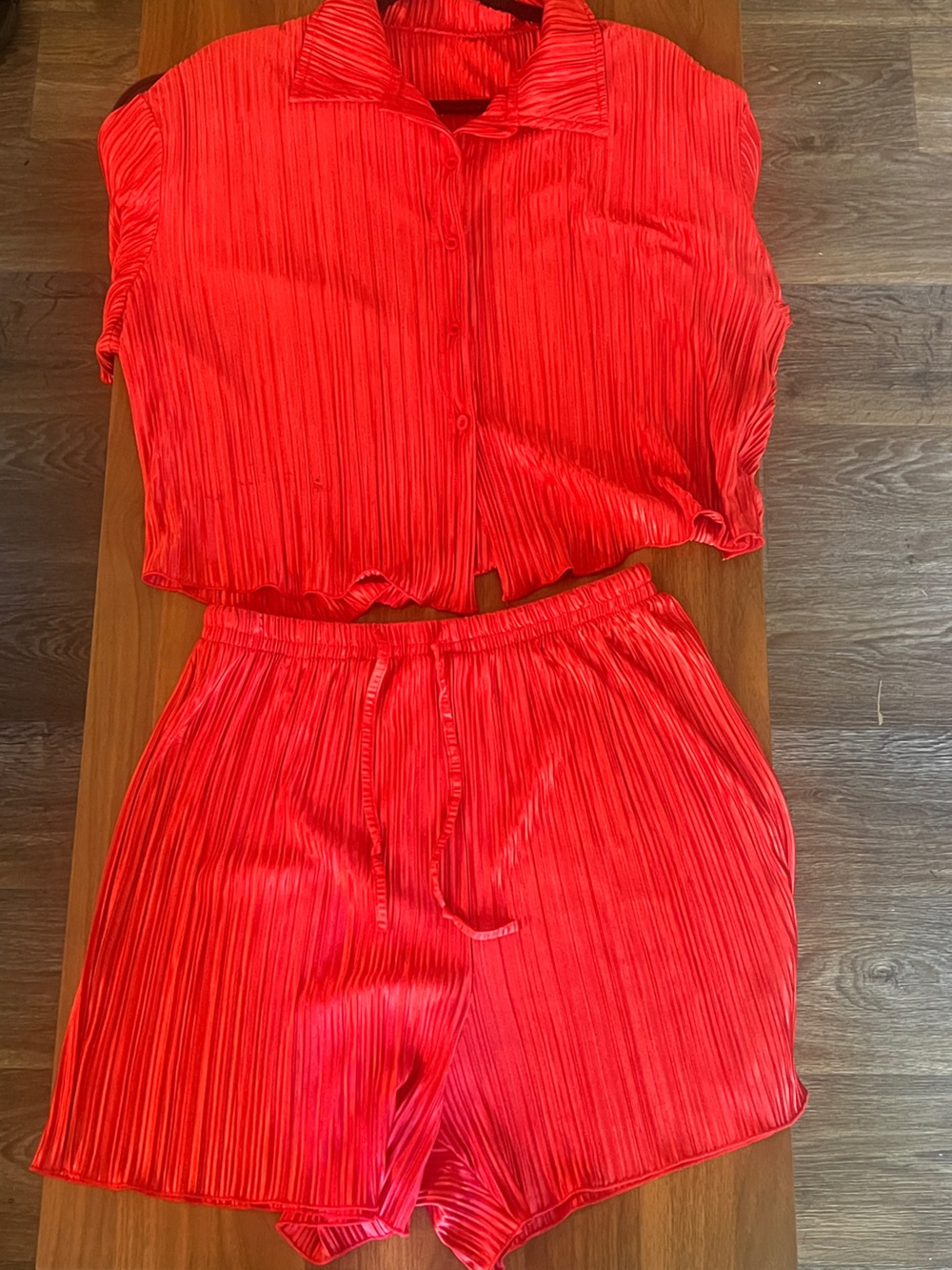 Red Pleated 2-Piece Set Top & Shorts (1XL)